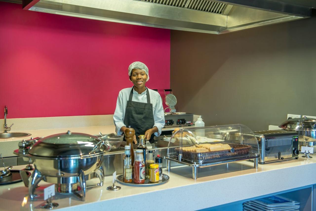 Peermont Mondior Hotel Gaborone Ngoại thất bức ảnh